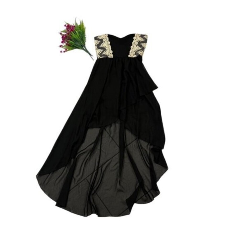 Elegant Black Strapless Dress with Lace Detail